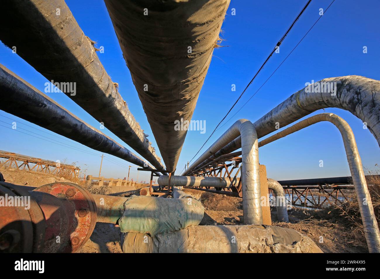 Attrezzature e tubazioni per giacimenti petroliferi Foto Stock