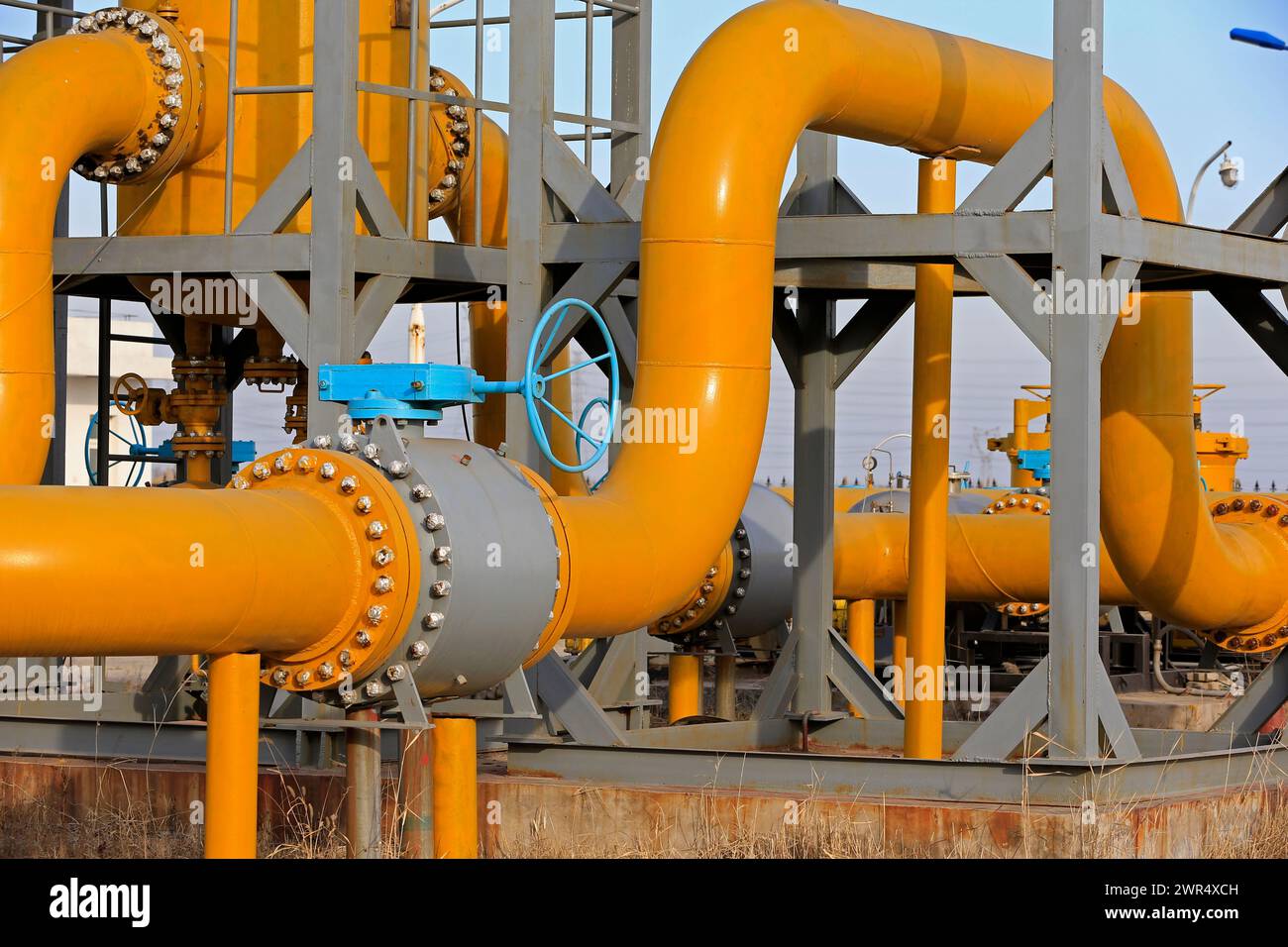 Attrezzature e tubazioni per giacimenti petroliferi Foto Stock