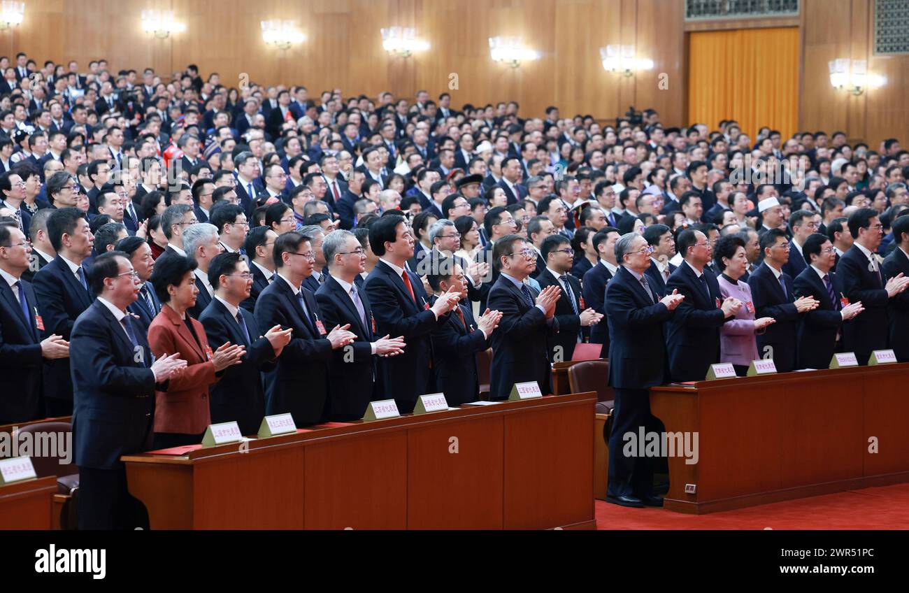 (240311) -- PECHINO, 11 marzo 2024 (Xinhua) -- la riunione conclusiva della seconda sessione del XIV Congresso Nazionale del popolo (NPC) si tiene presso la sala grande del popolo a Pechino, capitale della Cina, 11 marzo 2024. (Xinhua/Wang Ye) Foto Stock