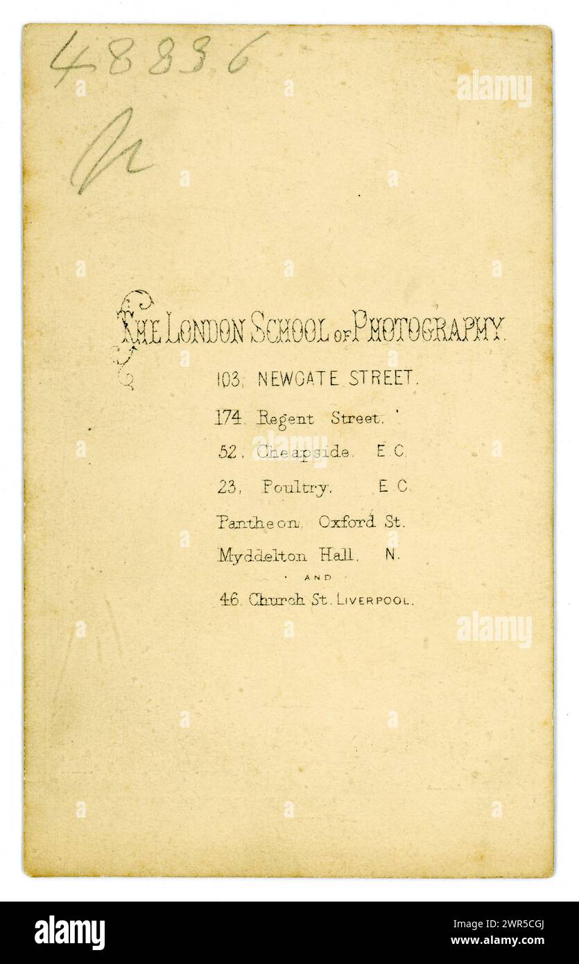 Retro dell'originale Victorian carte de visite (Visiting Card o CDV) Studio of London School of Photography. Circa all'inizio degli anni '1860 Foto Stock