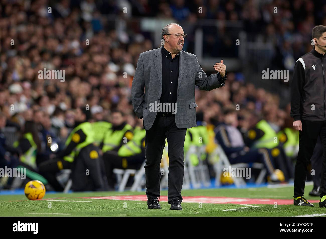 Rafael Benitez, il capo allenatore del Celta de Vigo, gesta durante la partita di calcio della settimana 28 della Liga tra il Real Madrid CF e l'RC Celta de Vigo allo stadio Santiago Bernabeu. Punteggio finale: Real Madrid CF-RC Celta de Vigo 4-0 Foto Stock