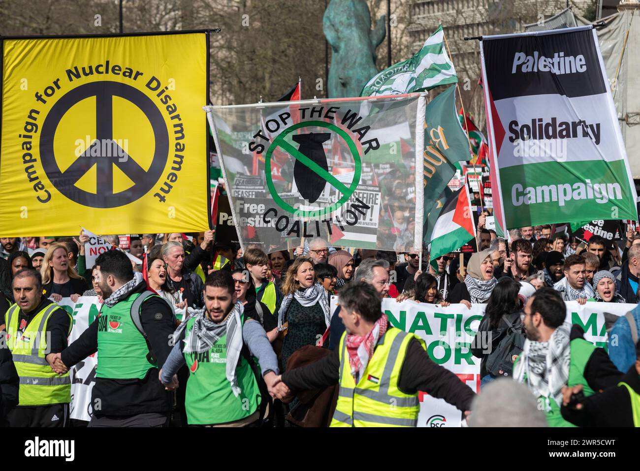 marcia di protesta pro Palestine a Londra, Regno Unito, per protestare contro il conflitto a Gaza e contro l’occupazione e le azioni militari di Israele. Foto Stock