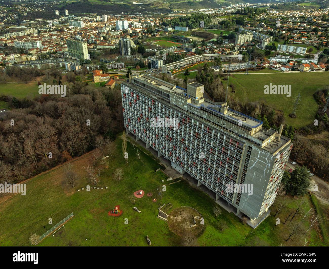 Vista aerea dell'Unité d'Habitation de Firminy-Vert, nota anche come Cité Radieuse, è un edificio progettato dall'architetto svizzero le Corbusier.France Foto Stock