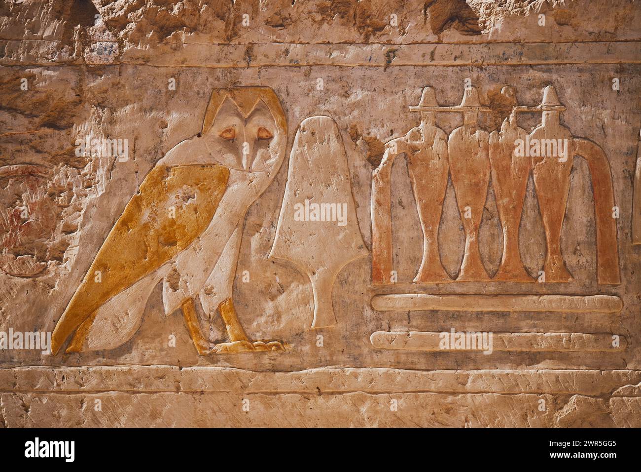 Geroglifici egiziani. Simboli antichi. Contesto storico. Antichi segni egizi. Simbolo della storia della Terra. Famosi monumenti egiziani. Foto Stock