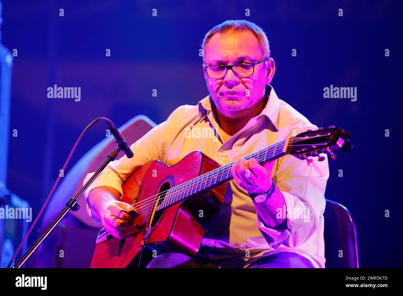 Biréli Lagrène chitarrista jazz francese e compositore di origine gitana in concerto durante il festival Éclats d'Email Jazz Édition all'Opera di Limoges. Lim Foto Stock