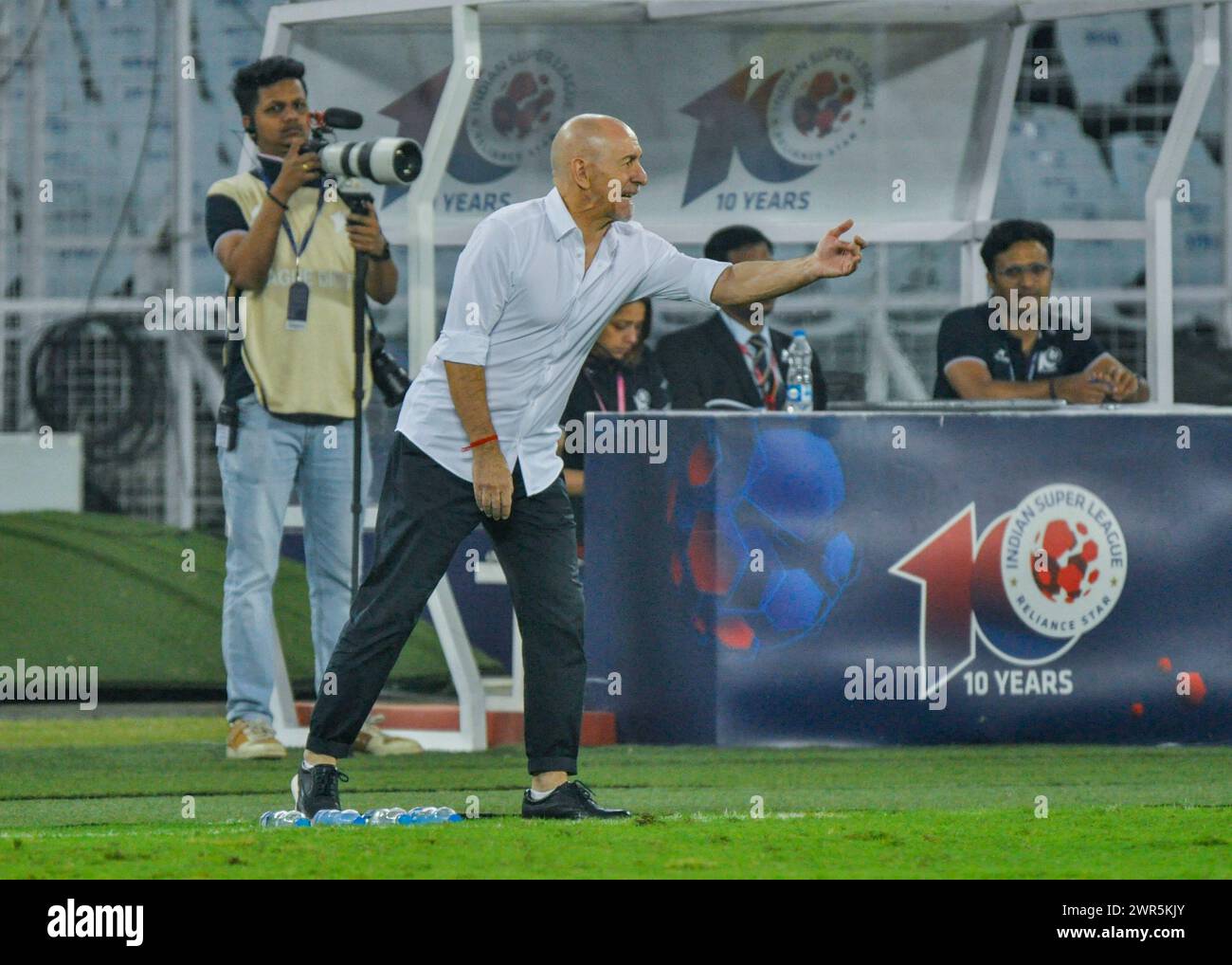 Il Mohunbagan Super Giant (MBSG) batte la squadra di calcio dell'East Bengal (EBFC) nella ISL (Indian Super League-2024) con un margine di 3-1 nello stadio Salt Lake. Jason Cummings, Liston Colaco e Dimitrios Petratos segnarono per MBSG mentre Saúl Crespo ridusse il margine per EBFC. (Foto di Amlan Biswas/Pacific Press) Foto Stock