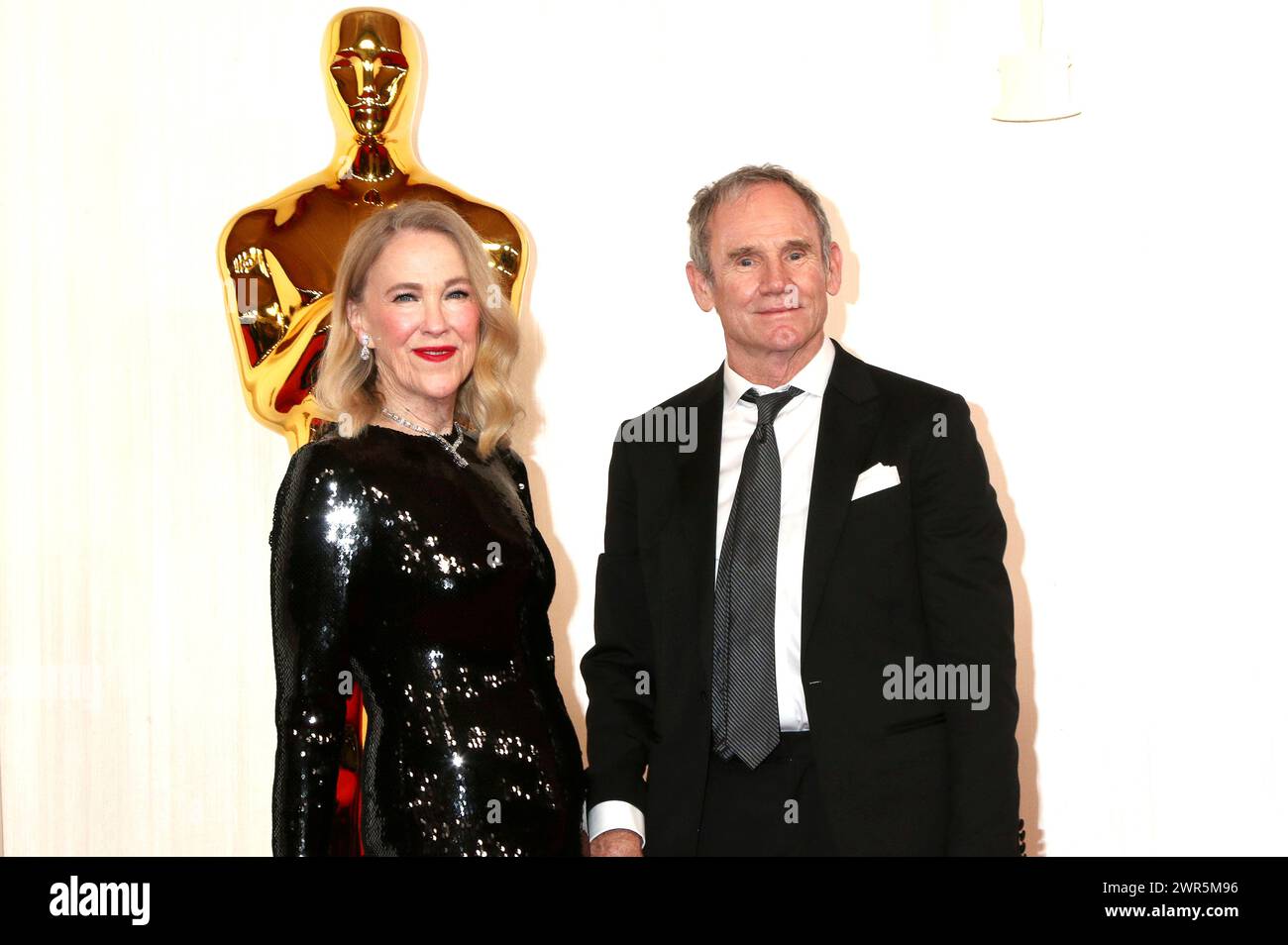 Catherine o'Hara mit Ehemann Bo Welch bei der Oscar Verleihung 2024 / 96th Annual Academy Awards im Dolby Theatre. Los Angeles, 10.03.2024 Foto Stock