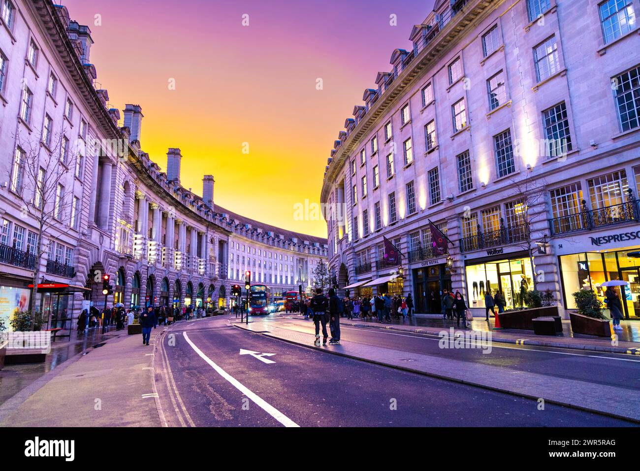 Regents Street al tramonto, Londra, Inghilterra Foto Stock