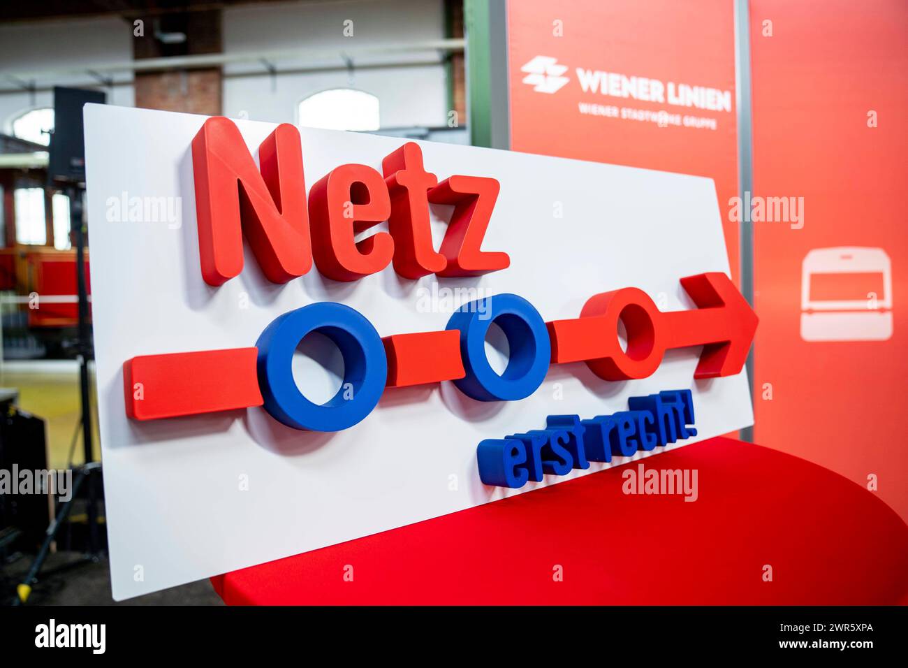 Vienna, Österreich. 11. März 2024. Vorstellung der Modernisierungsoffensive Netz erst recht der Wiener Linien in der Remise. Vienna *** Vienna, Austria 11 marzo 2024 presentazione dell'offensiva di modernizzazione Wiener Liniens Netz erst recht a Remise Vienna Foto Stock