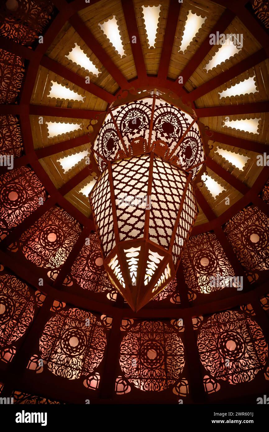 Vista del pandal Durga Puja decorato a Calcutta, Bengala Occidentale, India. Durga Puja è un festival religioso popolare e importante dell'induismo che viene celebrato Foto Stock