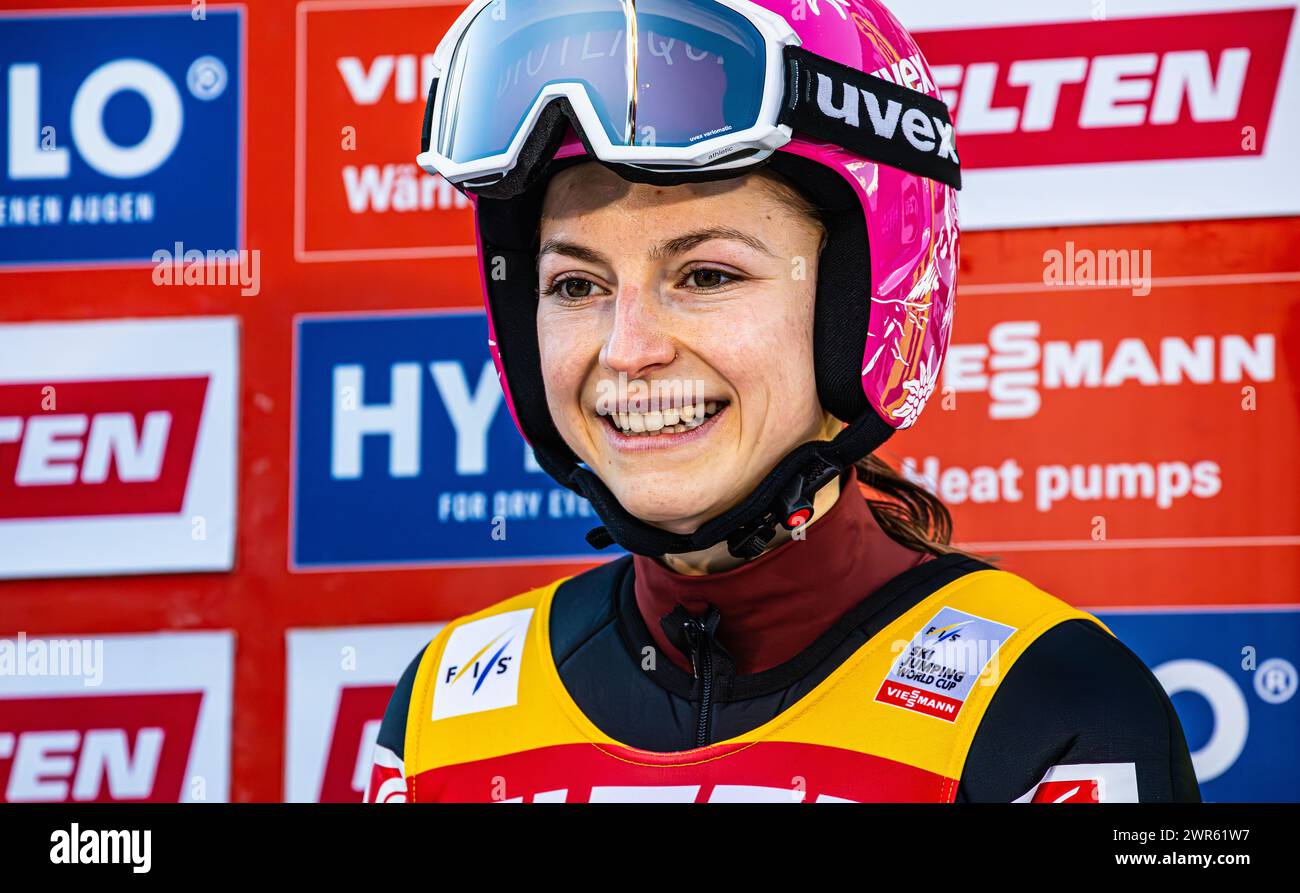Viessmann Skispringen Weltcup Engelberg, Frauen: Die französische Skispringerin Josephine Pagnier. (Engelberg, Svizzera, 16.12.2023) Foto Stock