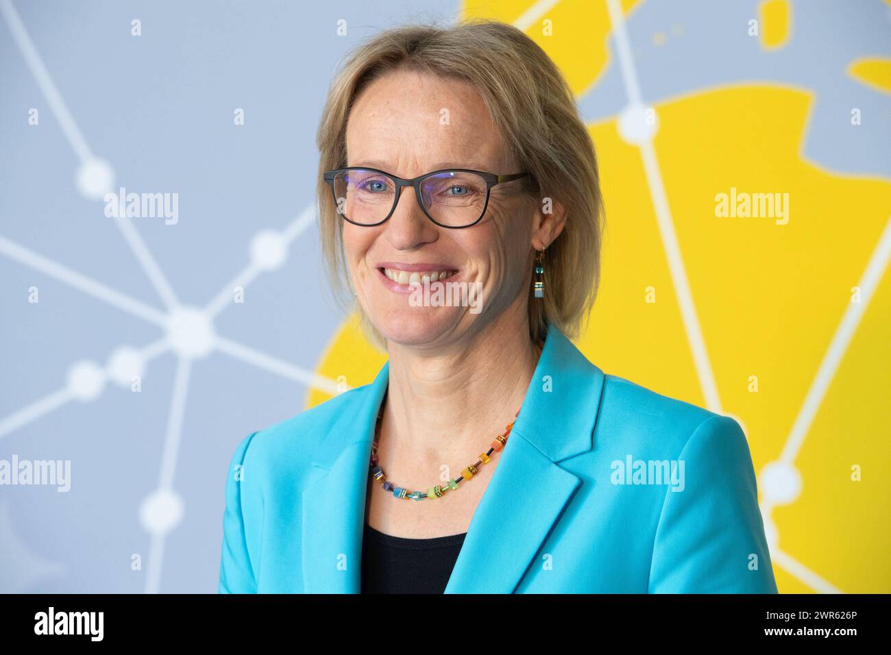 Melanie KREIS, CFO, Finanzvorstand, Bilanzpressekonferenz der Deutsche Post DHL Group a Bonn AM 06.03.2024. *** Melanie KREIS, CFO, Chief Financial Officer, Conferenza stampa annuale del gruppo Deutsche Post DHL a Bonn il 06 03 2024 Foto Stock