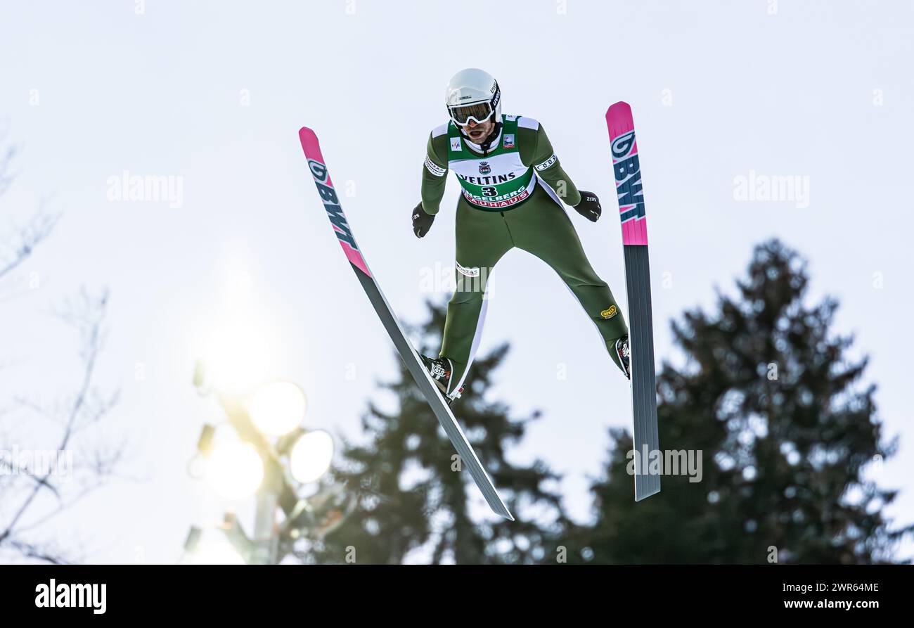 Viessmann Skispringen Weltcup Engelberg, Männer: Der tschechische Skispringer Roman Koudelka bei seinem sprung von der Grosstitlisschanze. (Engelberg, Foto Stock