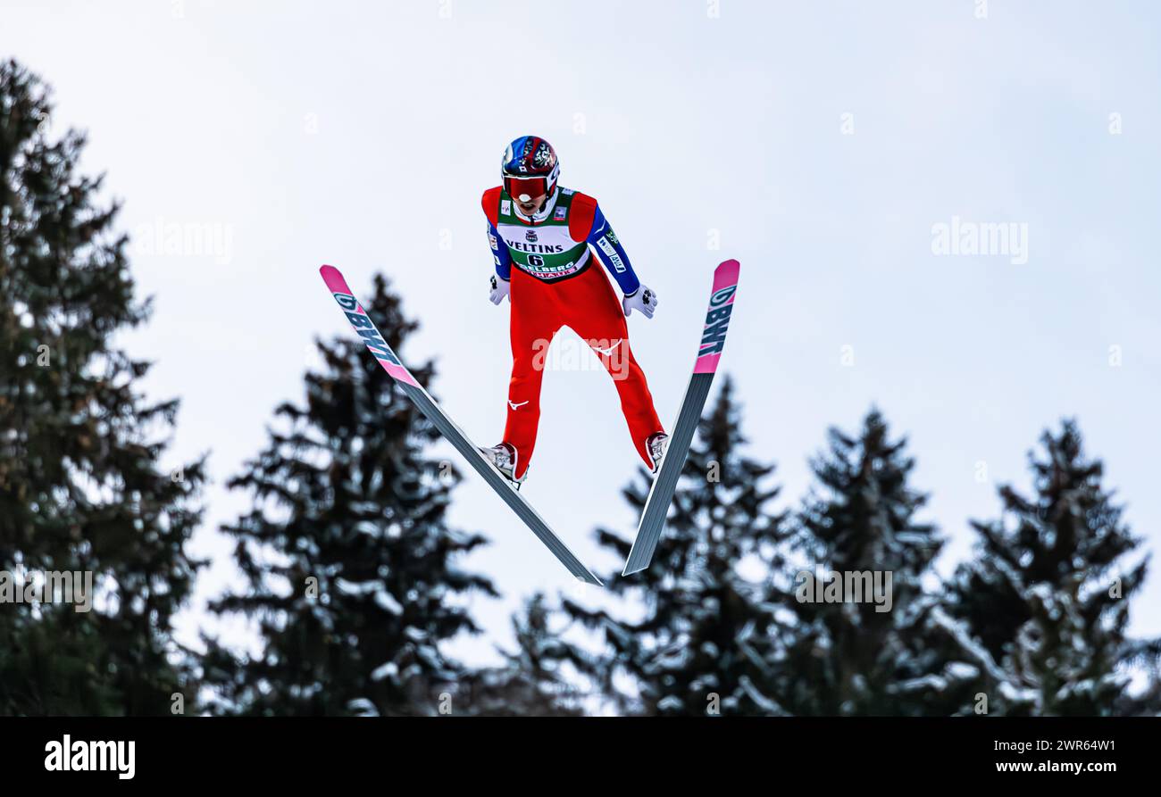 Viessmann Skispringen Weltcup Engelberg, Männer: Der japanische Skispringer Taku Takeuchi bei seinem sprung von der Grosstitlisschanze. (Engelberg, SC Foto Stock
