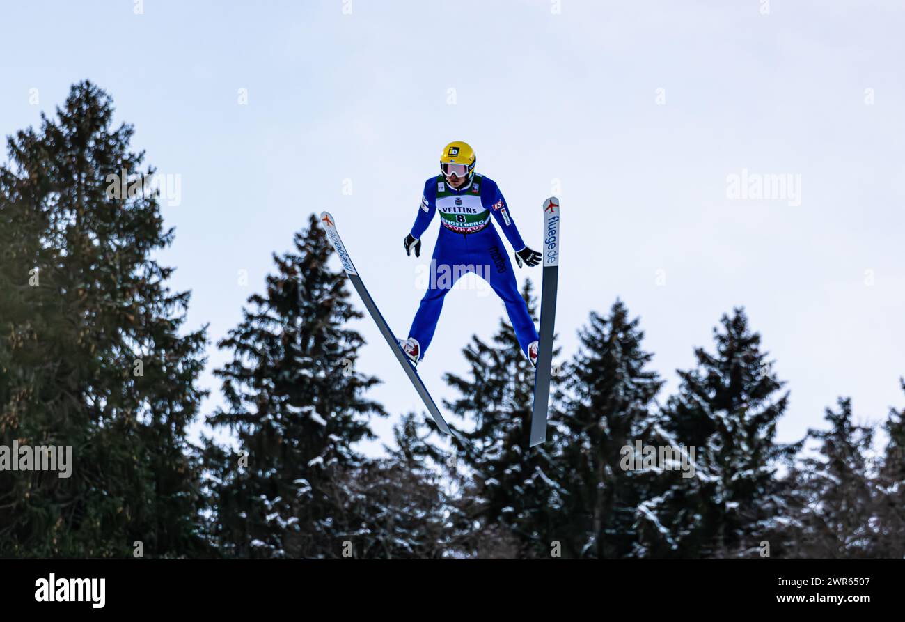 Viessmann Skispringen Weltcup Engelberg, Männer: Der finnische Skispringer Eetu Nousiainen bei seinem sprung von der Grosstitlisschanze. (Engelberg, S Foto Stock