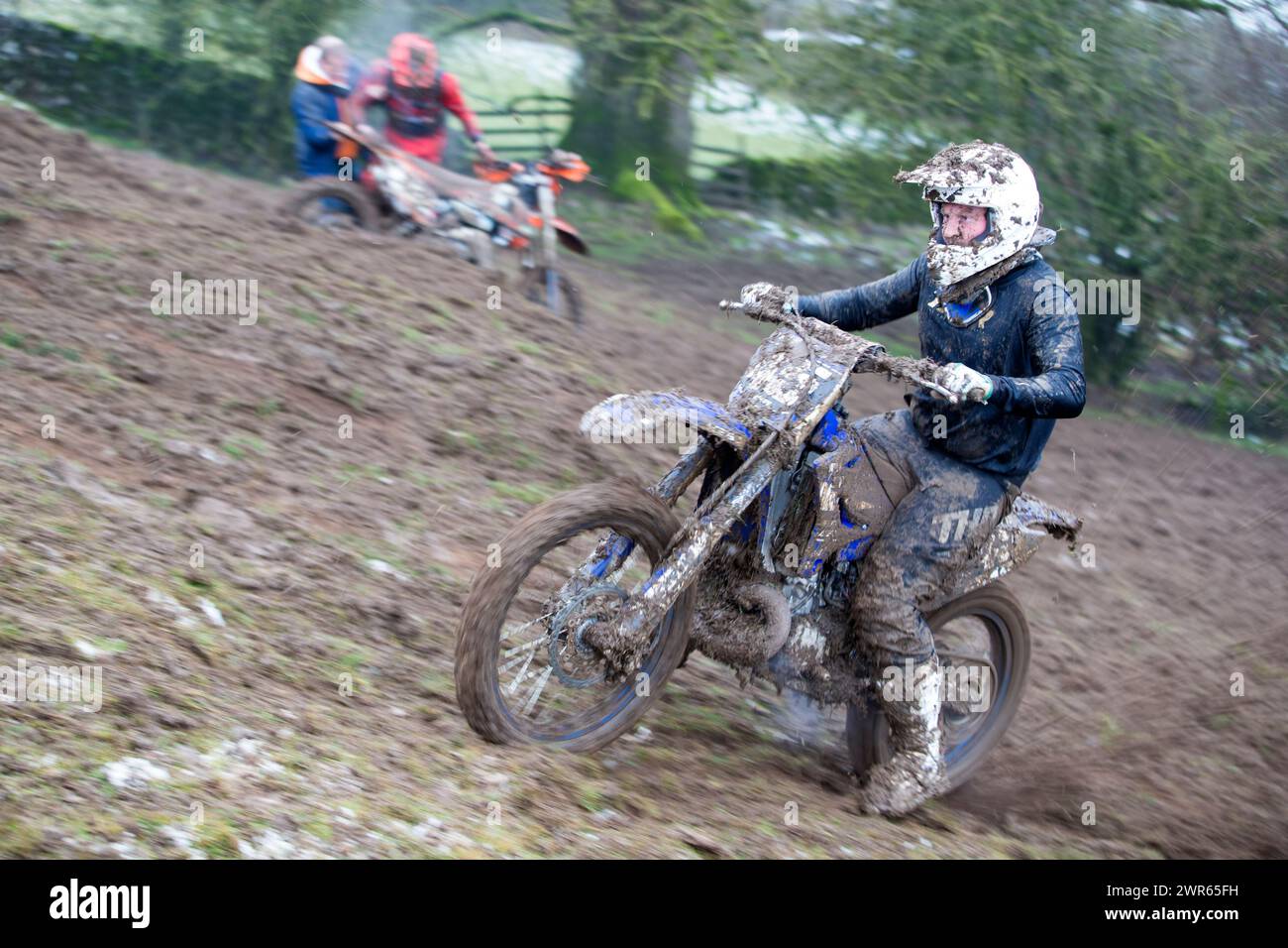 20/01/19 non rimandato dalla neve che si trova su tutta la pista, cento ciclisti pazzi prendono parte al "Winter Warmer" GREZZO Extreme enduro. L'im Foto Stock