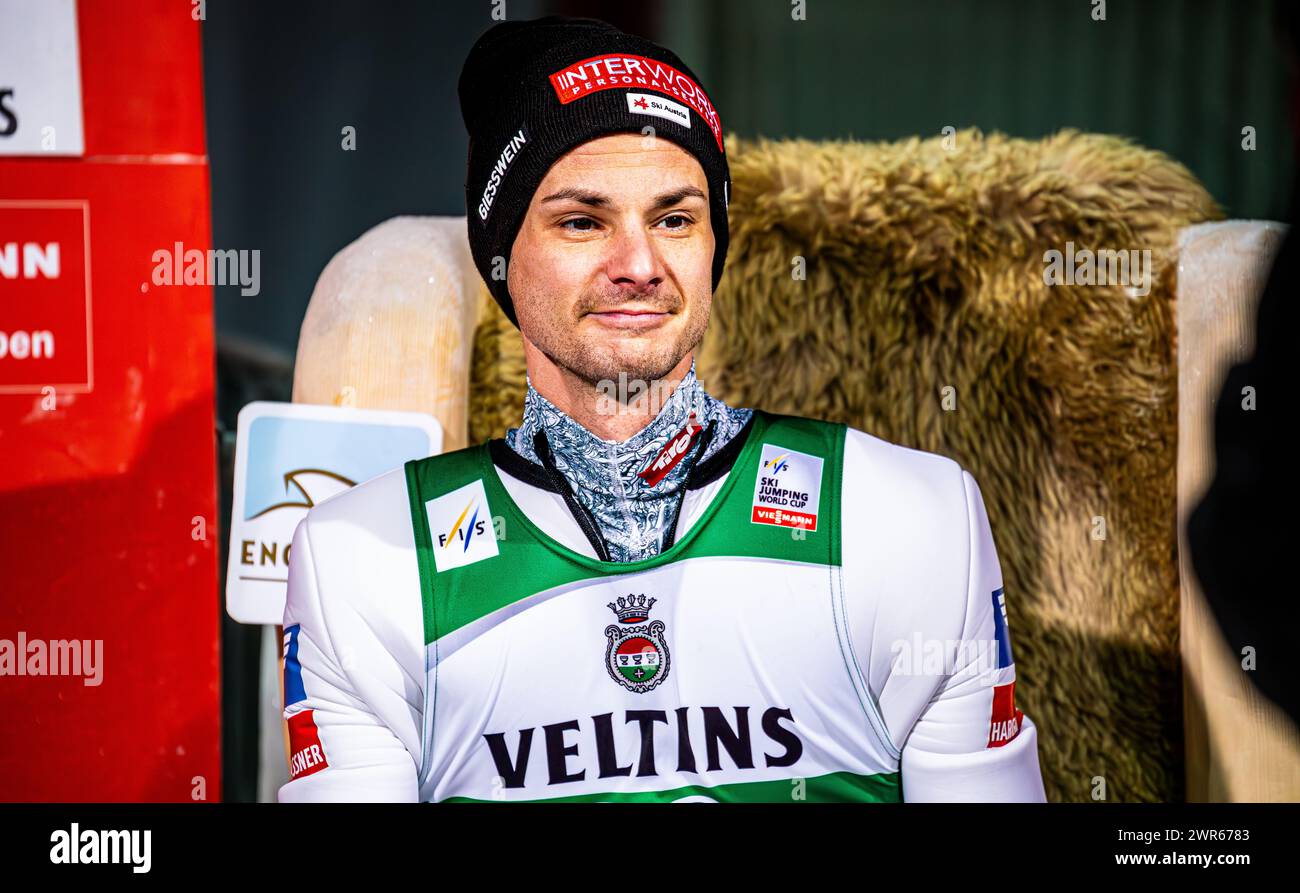 Viessmann Skispringen Weltcup Engelberg, Männer: Der Österreichische Skispringer Manuel Fettner nach seinem sprung von der Grosstitlisschanze. (Engelb Foto Stock