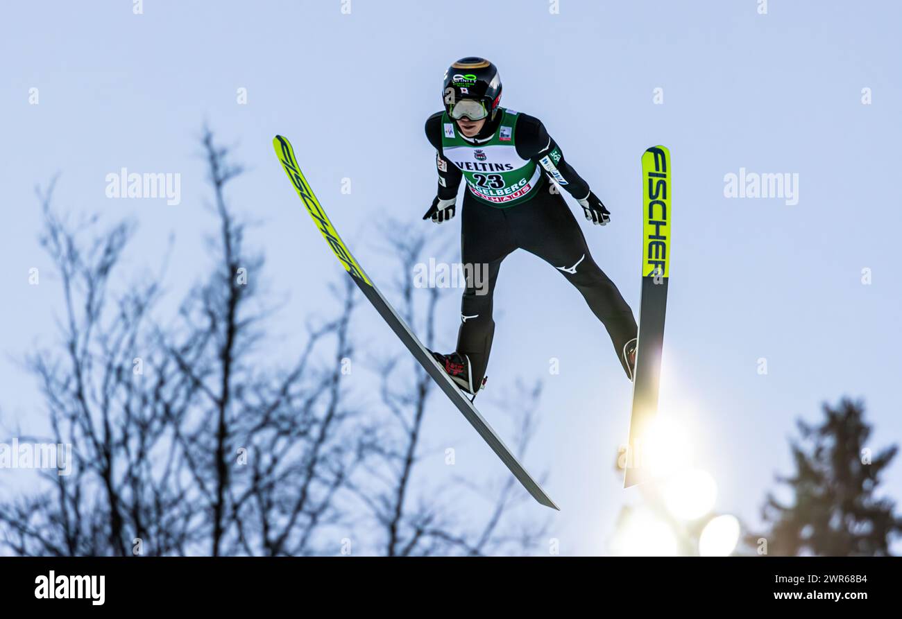 Viessmann Skispringen Weltcup Engelberg, Männer: Der japanische Skispringer Ren Nikaido bei seinem sprung von der Grosstitlisschanze. (Engelberg, Schw Foto Stock