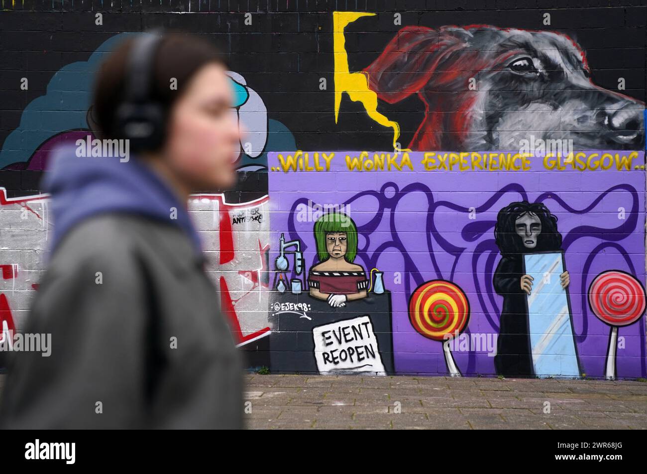 Un murale dell'artista Ejek in Clyde Street, Glasgow, che rende omaggio alla disastrosa esperienza di Glasgow Willy Wonka. Data foto: Lunedì 11 marzo 2024. Foto Stock