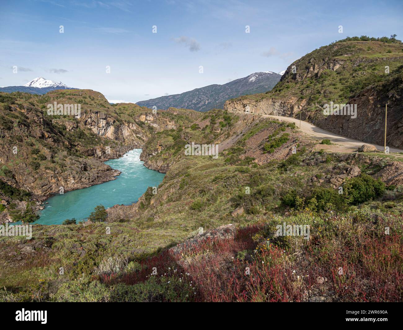 Strada Carretera Austral a nord di Cochrane, strada sterrata lungo il fiume Rio Baker, Patagonia, Cile Foto Stock