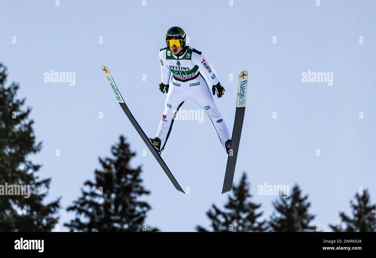 Viessmann Skispringen Weltcup Engelberg, Männer: Der deutsche Skispringer Philipp Raimund bei seinem sprung von der Grosstitlisschanze. (Engelberg, SC Foto Stock