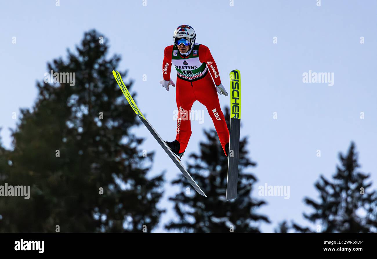 Viessmann Skispringen Weltcup Engelberg, Männer: Der Schweizer Skispringer Simon Ammann bei seinem sprung von der Grosstitlisschanze. (Engelberg, Schw Foto Stock