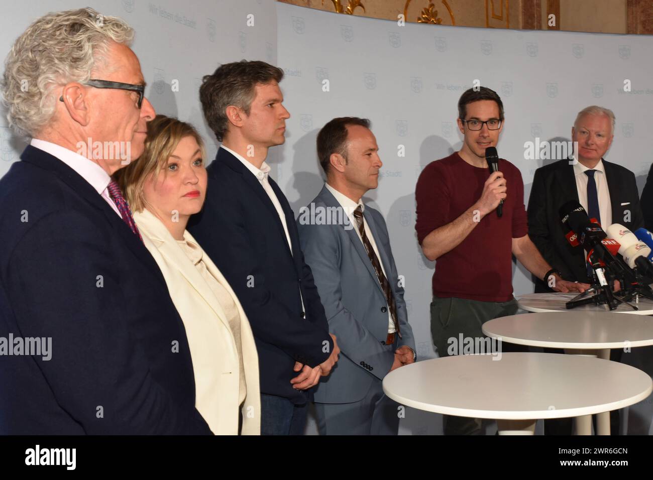 Christoph Ferch, Anna Schiester, Lukas Rupsch, Bernhard Auinger, Kay Michael Dankl, Florian Kreibich, Bürgermeisterwahl, Gemeinderatswahl, 2024, Salisburgo, Manfred Siebinger *** Christoph Ferch, Anna Schiester, Lukas Rupsch, Bernhard Auinger, Kay Michael Dankl, Florian Kreibich, elezioni comunali, 2024, Salisburgo, Manfred Siebinger Foto Stock
