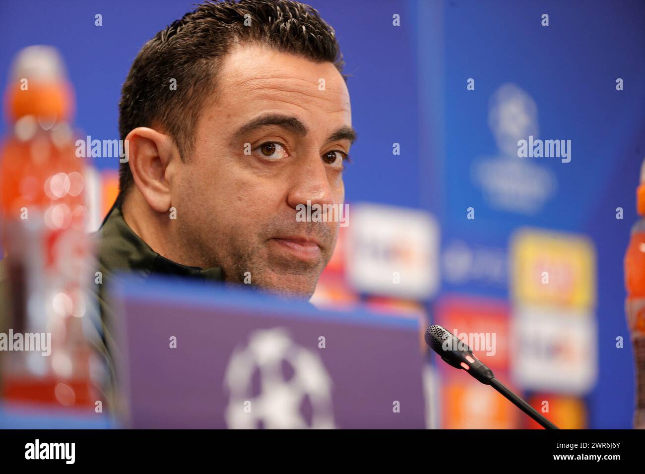 Xavi Hernandez durante la conferenza stampa alla vigilia del loro turno di UEFA Champions League a 2 tappe di 16 partite contro il Napoli al campo di allenamento Joan Gamper di Sant Joan Despi, vicino a Barcellona, l'11 marzo 2023 Foto Stock