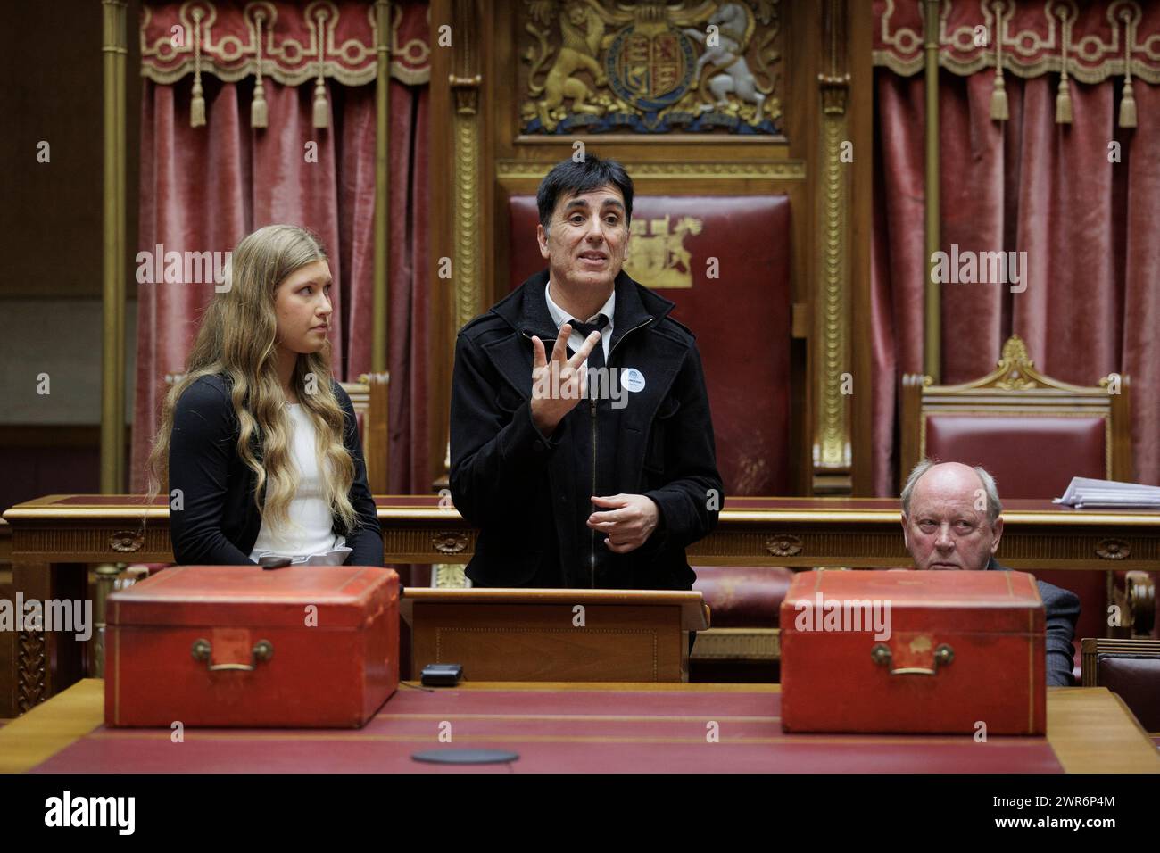 Inigo Pascual parla alla camera del Senato dell'Assemblea dell'Irlanda del Nord a Belfast, durante un evento che commemora la giornata europea della memoria delle vittime del terrorismo. L'ex agente di polizia è stato gravemente ferito quando i repubblicani dissidenti hanno fatto saltare in aria la sua auto nel 2010. L'ONOREVOLE Heffron ha espresso preoccupazione per il fatto che le attività di polizia in Irlanda del Nord siano "rotte” e ha affermato che le comunità di tutte le parti devono fare di più per farla funzionare. Data foto: Lunedì 11 marzo 2024. Vedi PA Story ULSTER Victims Picture dovrebbe leggere, Liam McBurney/PA Wire Foto Stock