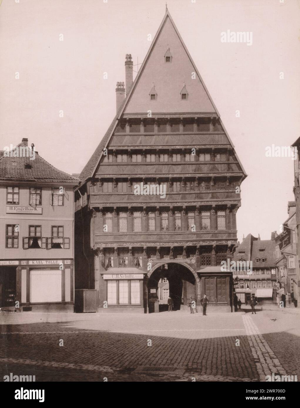 Knochenhaueramtshaus in Hildesheim, E. Mertens & Cie, (possibilmente), anonimo, Hildesheim, 1880 - 1900, carta, collotipo, altezza 286 mm x larghezza 225 mm, stampa fotomeccanica Foto Stock