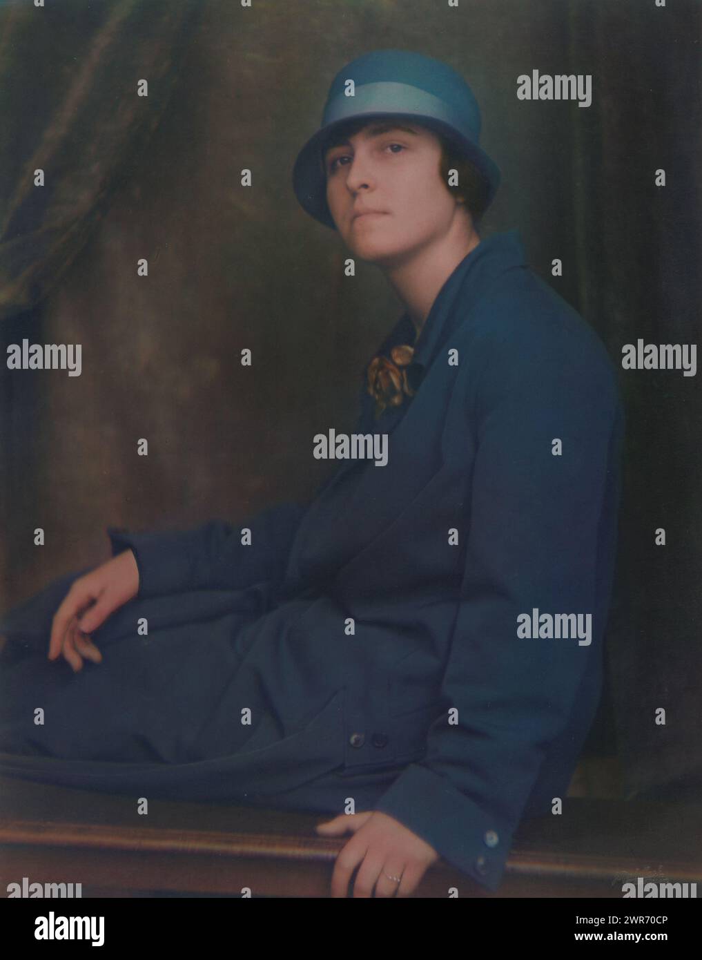 Ritratto di Mies Rosenboom-Merkelbach, Jacob Merkelbach, Amsterdam, 1920 - 1930, carta, altezza 298 mm x larghezza 239 mm, fotografia Foto Stock