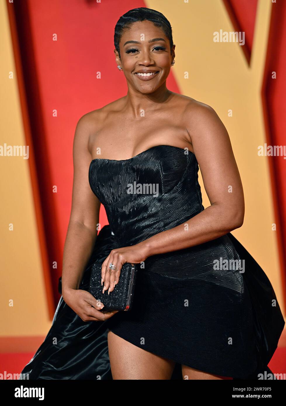 Beverly Hills, Stati Uniti. 10 marzo 2024. Tiffany Haddish arriva per la Vanity Fair Oscar Party al Wallis Annenberg Center for the Performing Arts di Beverly Hills, California, domenica 10 marzo 2024. Foto di Chris Chew/UPI credito: UPI/Alamy Live News Foto Stock