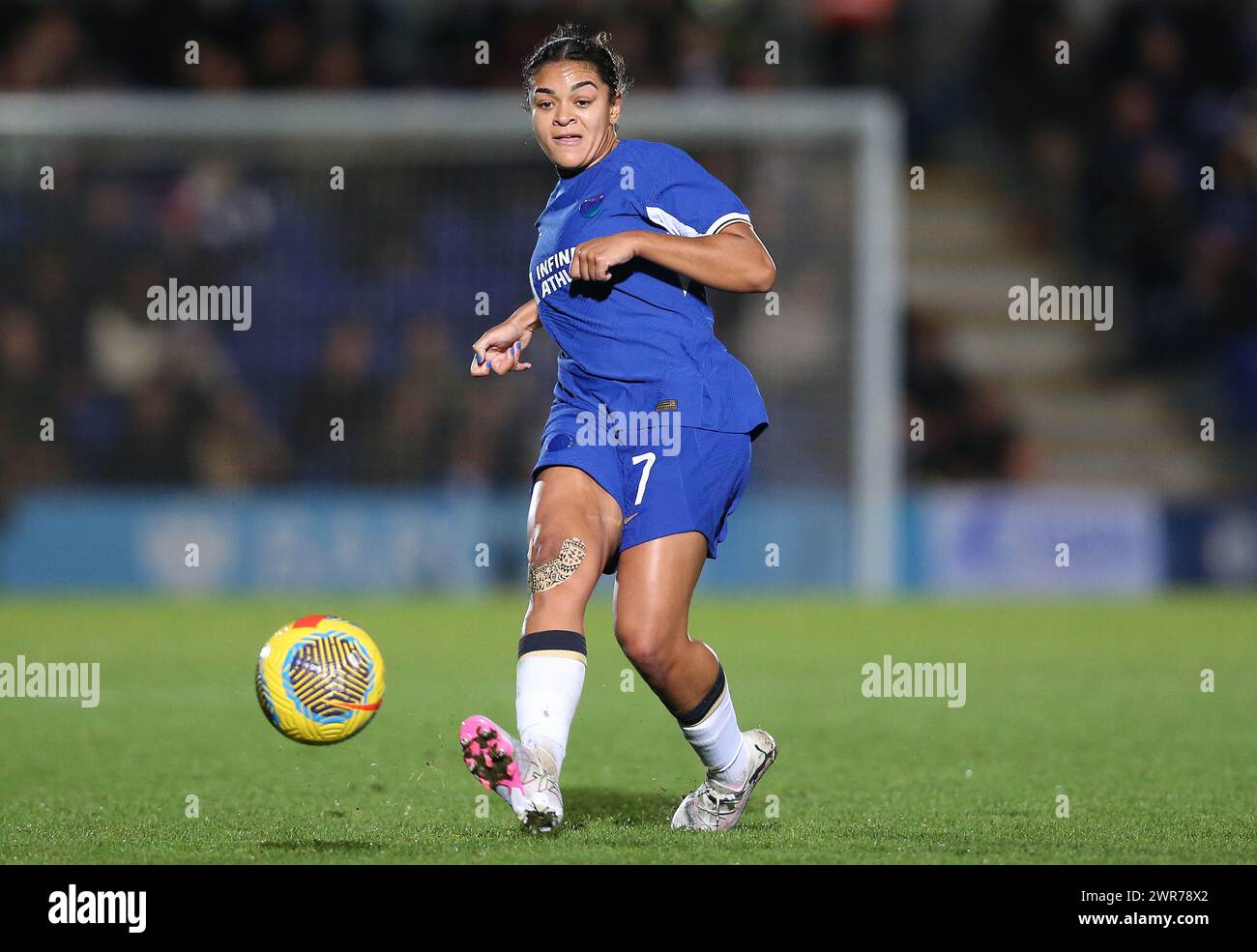 Jess Carter di Chelsea Women. - Chelsea Women contro Manchester City Women, Womens Super League, Kingsmeadow Stadium, Londra, Regno Unito - 16 febbraio 2024. Solo per uso editoriale - si applicano restrizioni DataCo. Foto Stock