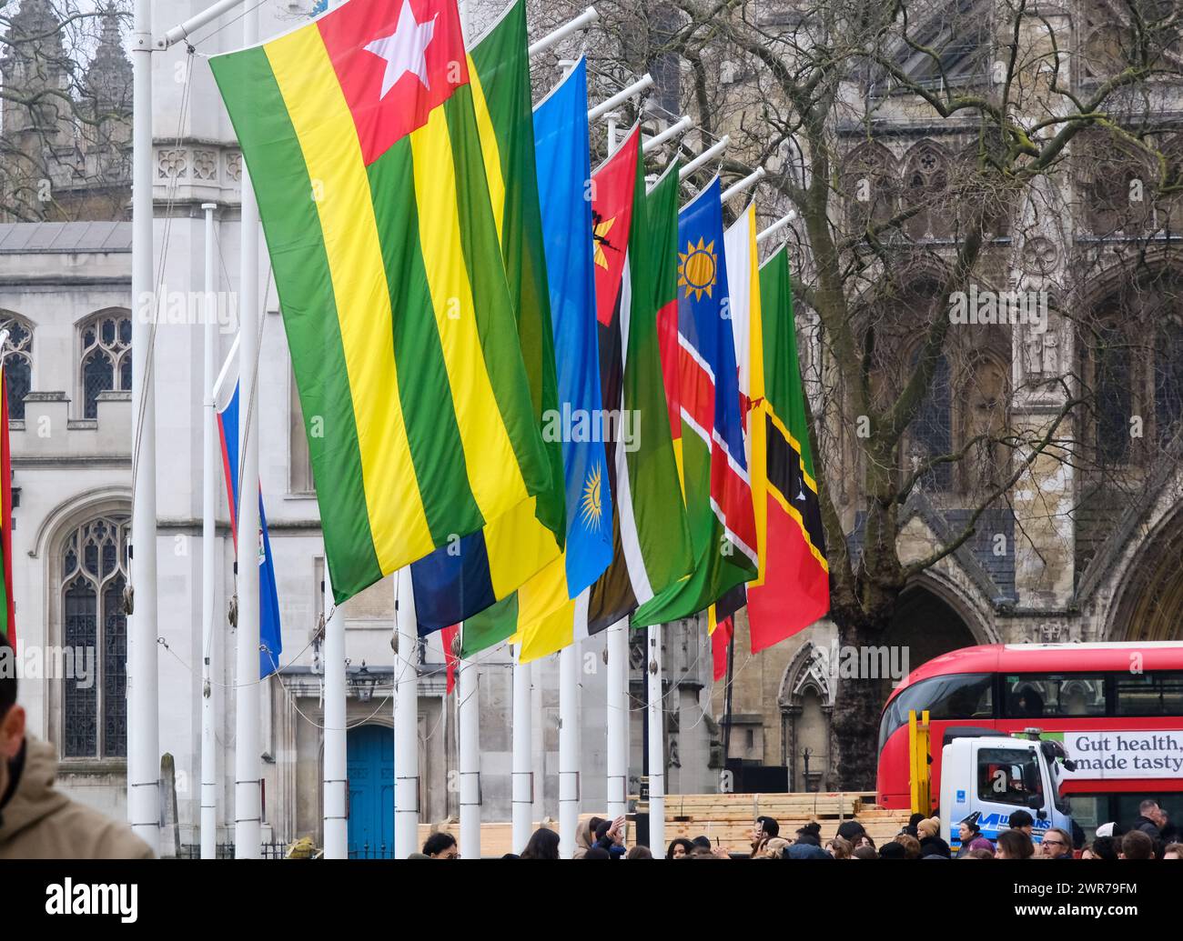 Parliament Square, Londra, Regno Unito. 11 marzo 2024. Commonwealth Day, le bandiere circondano Parliament Square. Crediti: Matthew Chattle/Alamy Live News Foto Stock