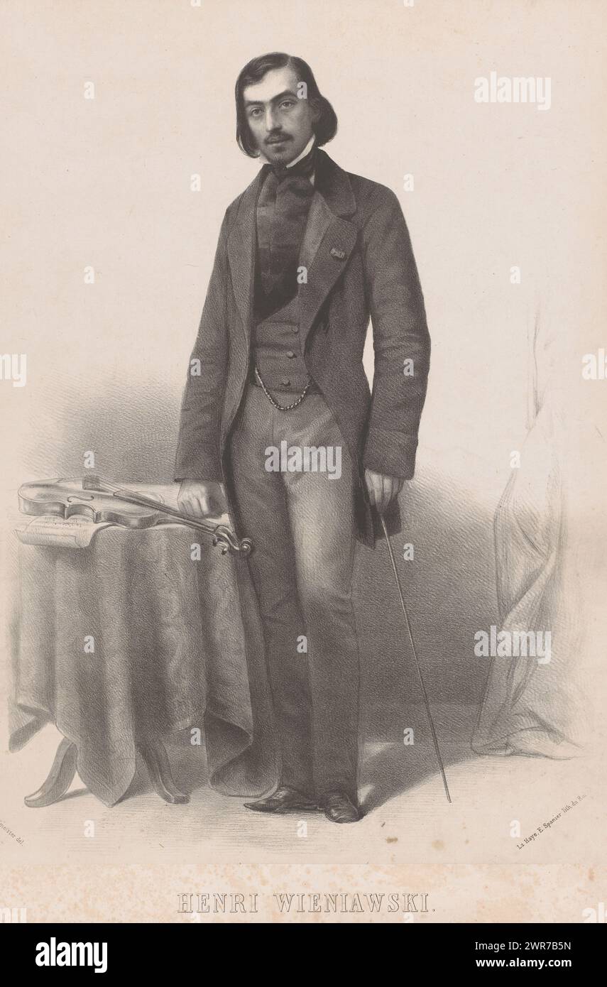 Ritratto di Henryk Wieniawski, la babysitter si trova accanto a un tavolo con il suo violino e spartiti. Nella sua mano sinistra ha un bastone da passeggio., stampatore: Johan Hendrik Hoffmeister, stampatore: Koninklijke Steendrukkerij van E. Spanier, stampatore: Paesi Bassi, stampatore: L'Aia, 1851 - c. 1883, carta, altezza 480 mm x larghezza 330 mm, stampa Foto Stock