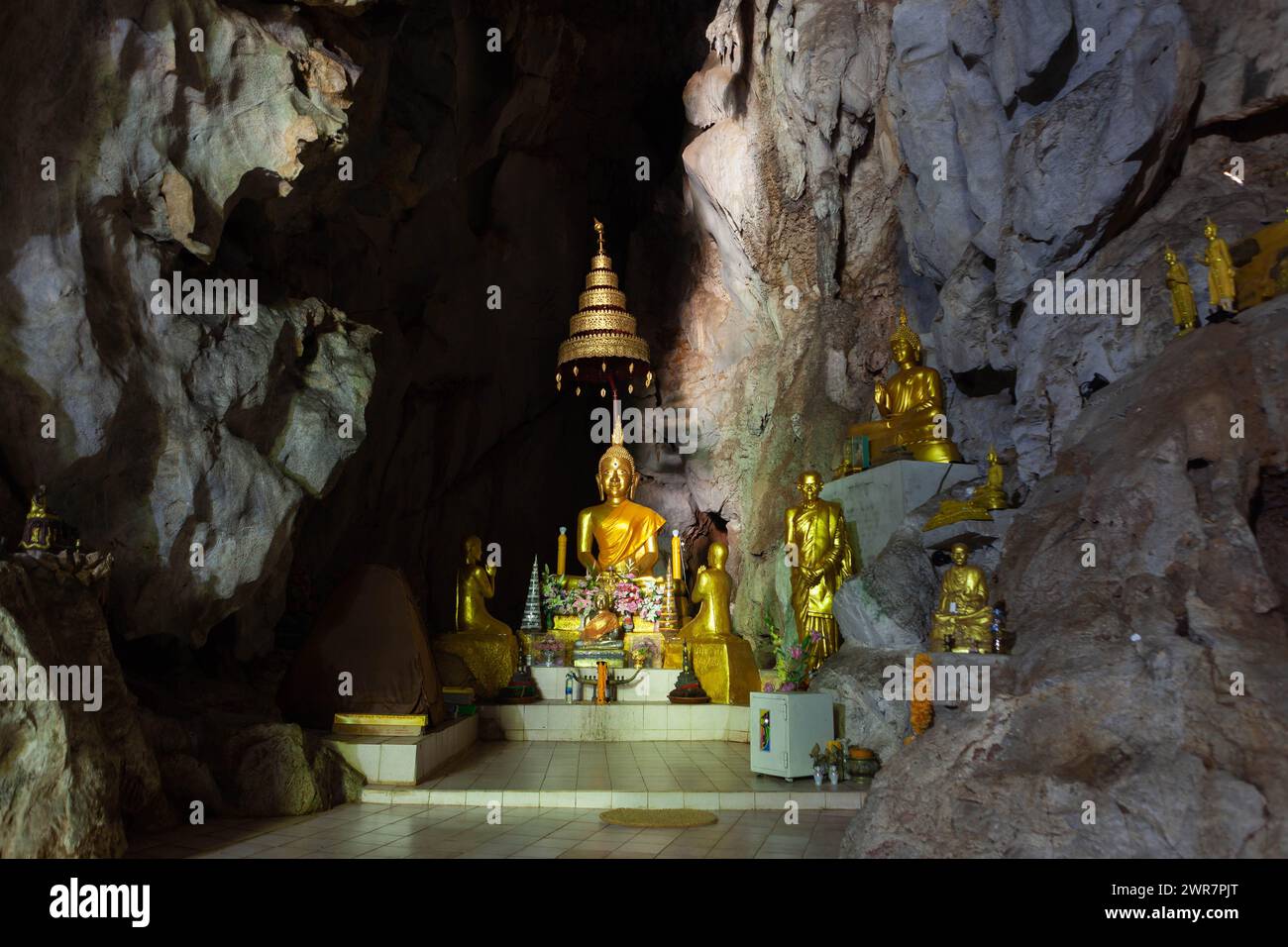 Pak Piang Cave Temple. Immagine di Buddha nella grotta. Chiang Dao. Nord della Thailandia. Foto Stock