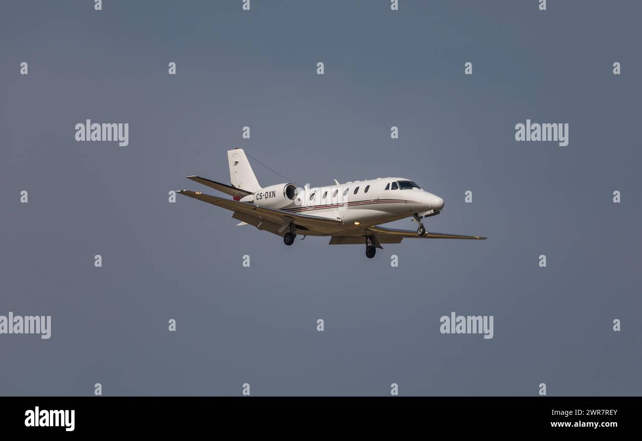 Eine Cessna 560XL Citation XLS eines privaten Besitzers im Landeanflug auf den Flughafen Zürich. Registrazione CS-DXN. (Zürich, Svizzera, 21.03.2022) Foto Stock