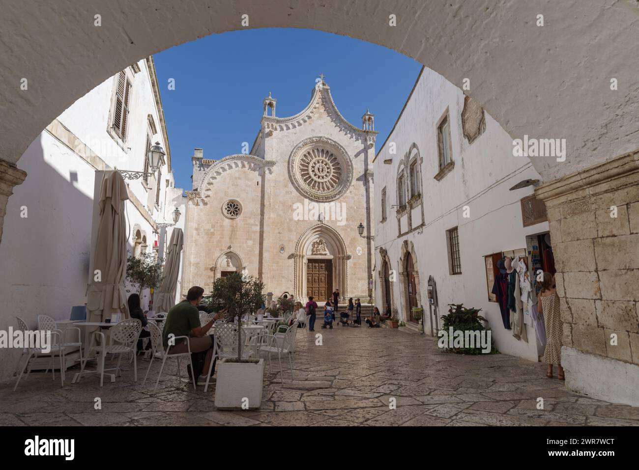 Nel centro storico di Ostuni, anche la città Bianca, la città Bianca, la Valle d'Itria, la Puglia, l'Italia Foto Stock
