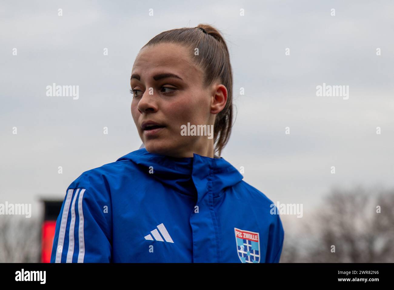 Rotterdam, Paesi Bassi. 10 marzo 2024. Rotterdam, Paesi Bassi, 10 marzo 2024: Naomi Hilhorst (10 PEC Zwolle) prima della partita di calcio dell'Azerion Eredivisie Vrouwen tra il Feyenoord e il PEC Zwolle a Varkenoord a Rotterdam, Paesi Bassi. (Leiting Gao/SPP) credito: SPP Sport Press Photo. /Alamy Live News Foto Stock