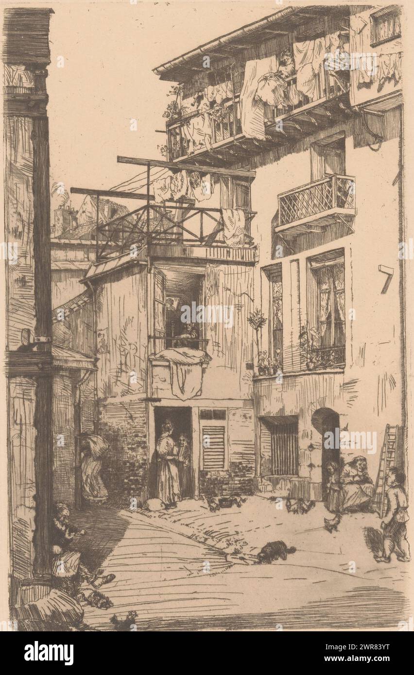 Cortile parigino, Cour des Gobelins, vista su un cortile di Parigi con balconi su cui la biancheria da letto è appesa all'aria., stampatore: Donald Shaw MacLaughlan, (firmato dall'artista), Parigi, 1901, carta, incisione, altezza 251 mm x larghezza 158 mm, stampa Foto Stock