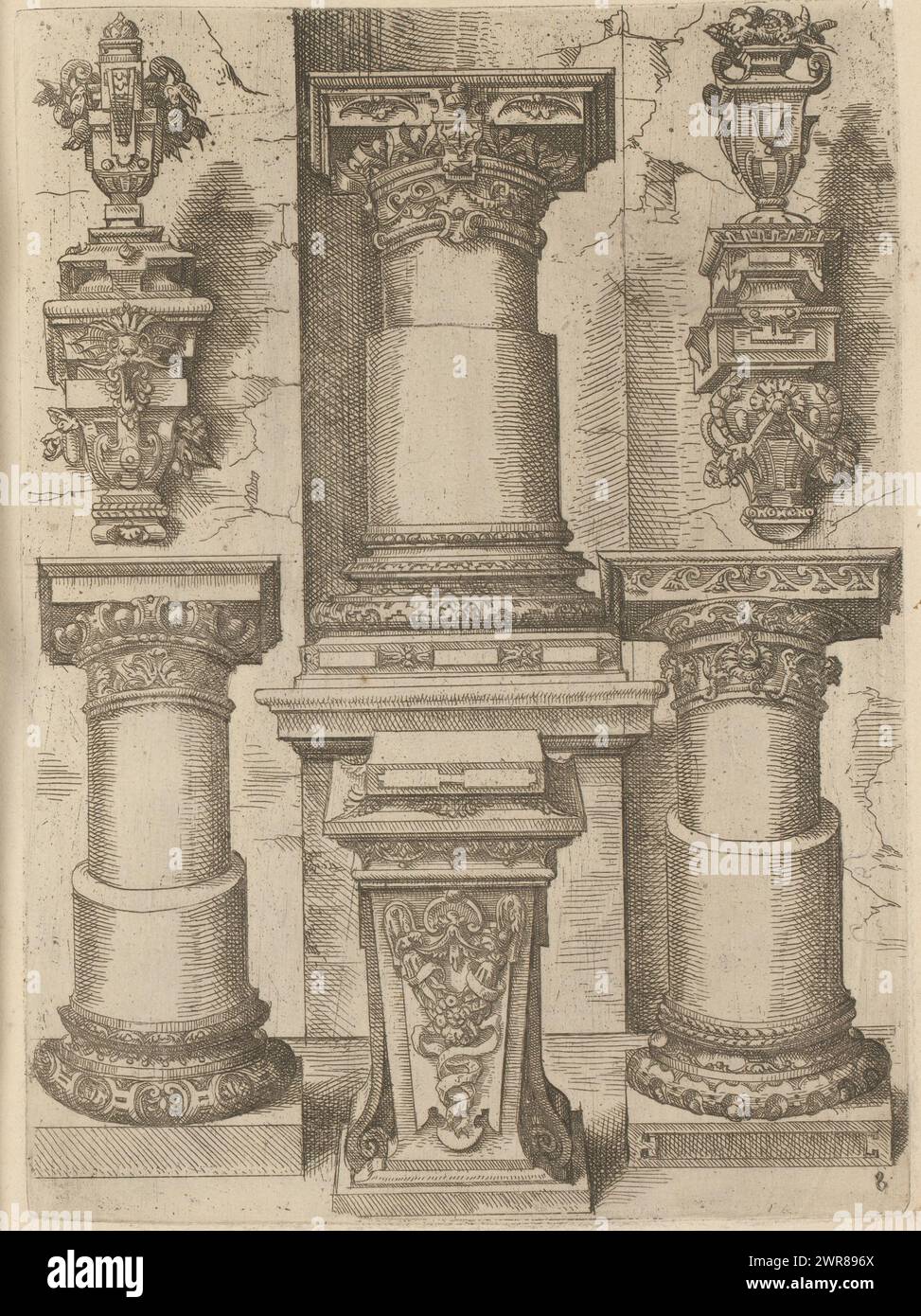 Tre capitelli e basi doriche, un piedistallo dorico e due console doriche e corone, Architectura (titolo della collana), numerato: 8. La stampa fa parte di un libro., tipografo: Wendel Dietterlin (i), editore: Bernhard Jobin, Straatsburg (Frankrijk), 1593 - 1595, carta, incisione, altezza 251 mm x larghezza 182 mm Foto Stock