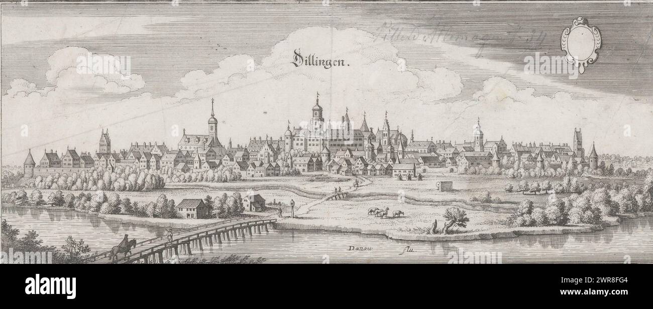 Veduta di Dillingen an der Donau, Dillingen (titolo sull'oggetto), in alto a destra uno stemma vuoto., stampatore: Matthäus Merian (i), Francoforte, 1643 - c. 1690, carta, incisione, incisione, altezza 137 mm x larghezza 327 mm, stampa Foto Stock