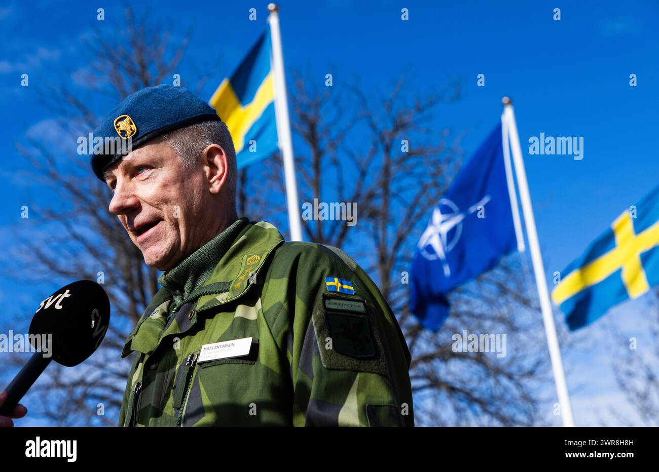 Dopo la ratifica in tutti i parlamenti dei paesi membri, la Svezia è ora uno dei 32 membri dell'alleanza militare NATO. Lunedì si è tenuta una cerimonia presso la base aerea di Malmen, "Linköpings garnison”, per segnare l'ingresso della Svezia nella NATO. Per la prima volta dal 1814, la Svezia fa parte di un'alleanza militare. Nella foto: Mats Antonson, comandante dello stormo elicotteri delle forze armate svedesi. Foto Stock