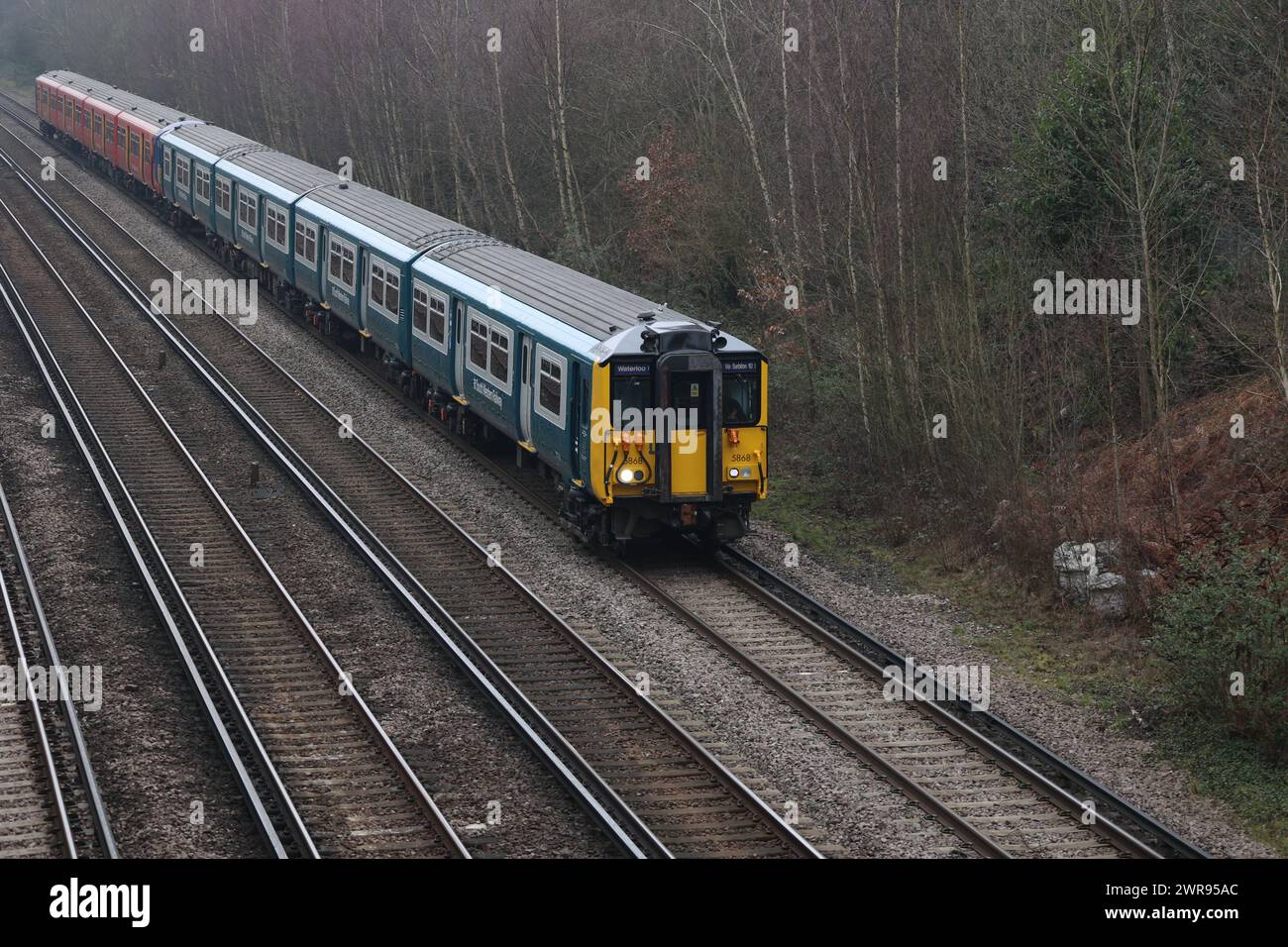 Treno della South Western Railway sulla British Rail Livery Foto Stock