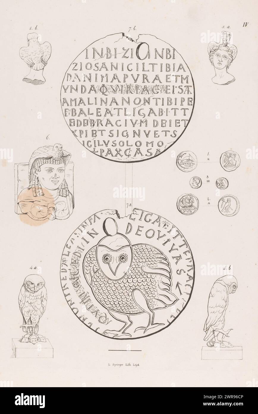 Monete, statua di un gufo, busti e un'iscrizione con gufo, numerati da 1 a 7: Tre monete, una statua di un gufo con tre topi nei suoi artigli, due busti con uccelli sulla testa e un'iscrizione con un gufo. Numerato in alto a destra IV., stampatore: Leendert Springer (i), stampatore: Leendert Springer (i), editore: Samuel & Joannes Luchtmans, Leiden, in o prima del 1830, carta, altezza 484 mm x larghezza 334 mm, stampa Foto Stock