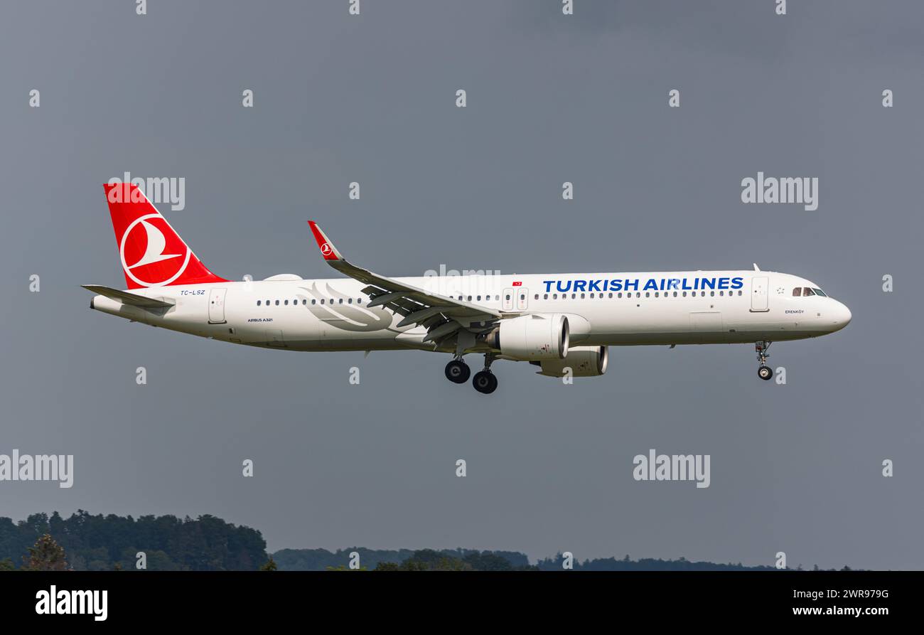 Ein Airbus A321-271NX (Airbus A321neo) von Turkish Airlines ist im Landeanflug auf den Flughafen Zürich. Registrazione TC-LSZ. (Zürich, Schweiz, 29.08. Foto Stock