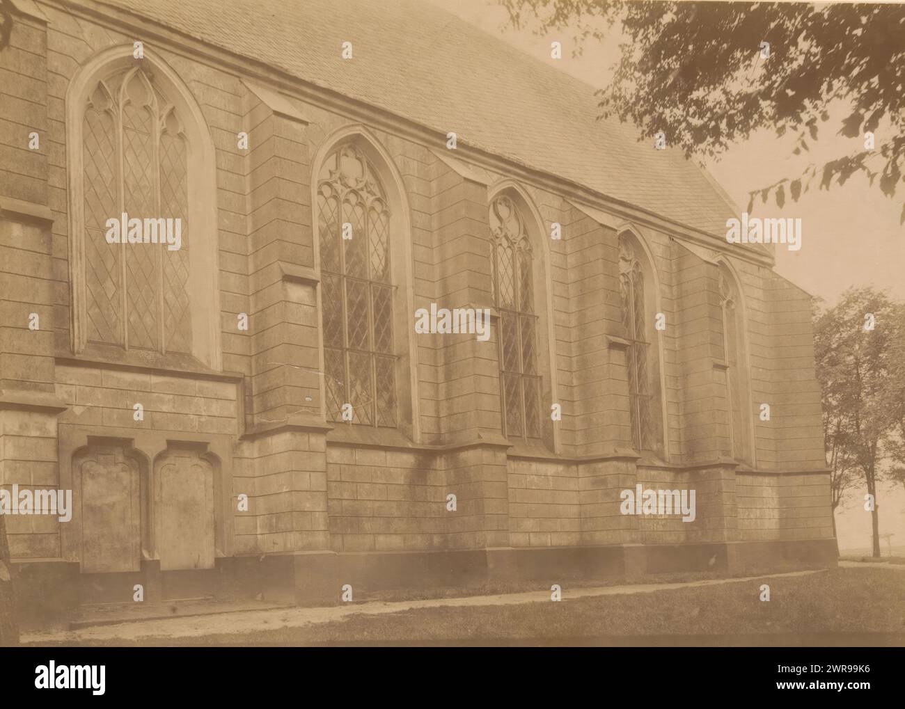 Lato nord della grande chiesa di Vollenhove, anoniem (Monumentenzorg), (attribuito a), Vollenhove, 1898, supporto fotografico, stampa albume, altezza 167 mm x larghezza 230 mm, fotografia Foto Stock