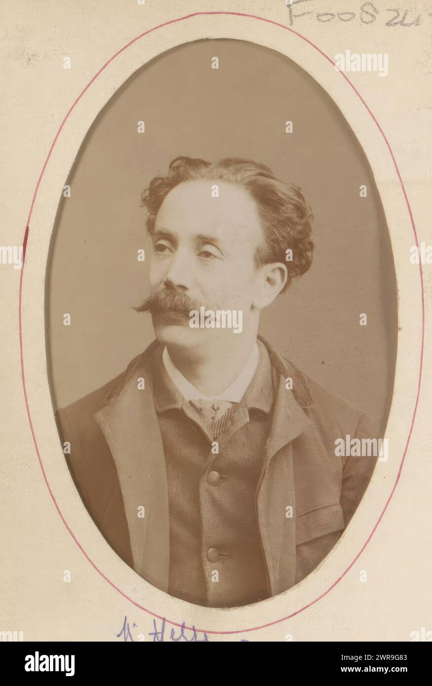 Ritratto di un uomo, chiamato Mr. Hesse, questa foto fa parte di un album., Louis Martin, Nantes, 1886 - 1900, cartone, stampa albume, altezza 104 mm x larghezza 63 mm, fotografia Foto Stock