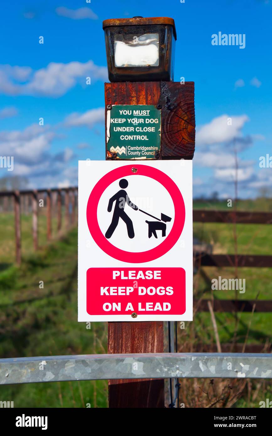 Keep Dogs on Leads Sign a Graveley, Cambridgeshire Foto Stock