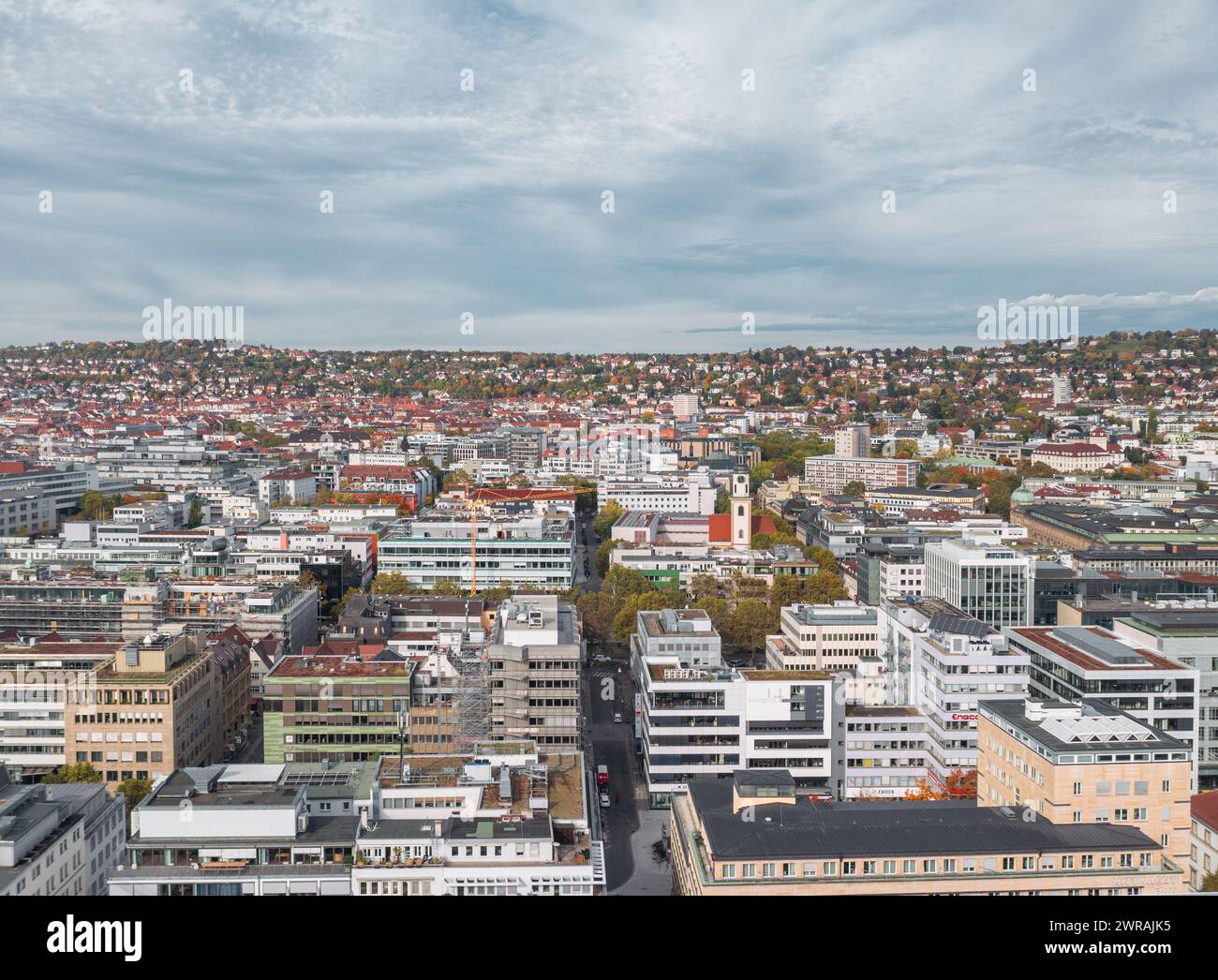 Splendido panorama aereo della città di Stoccarda Mitte, Baden-Württemberg, Germania al tramonto Foto Stock